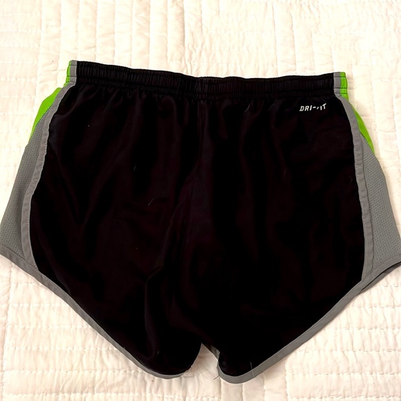 NIKE DRI-FIT LINED RUNNING SHORTS SIZE XS - Picture 2 of 7